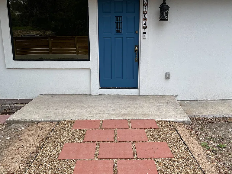 3704 San Antonio St — Photo 3