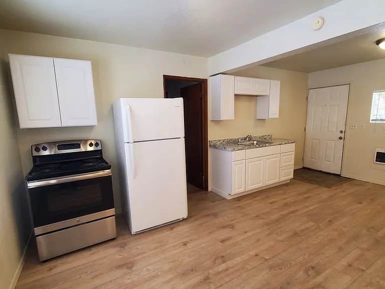 1123 W Marina Dr — Photo 3