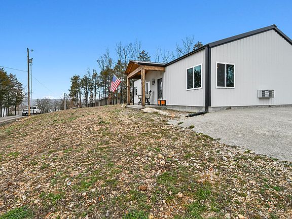 4th image of 290 Mockingbird Lane