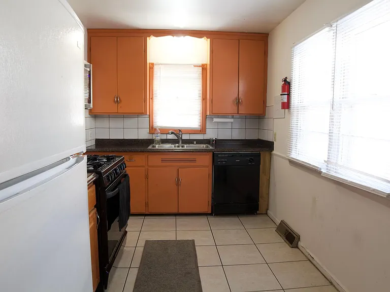 434 Pierce St NE — Photo 4