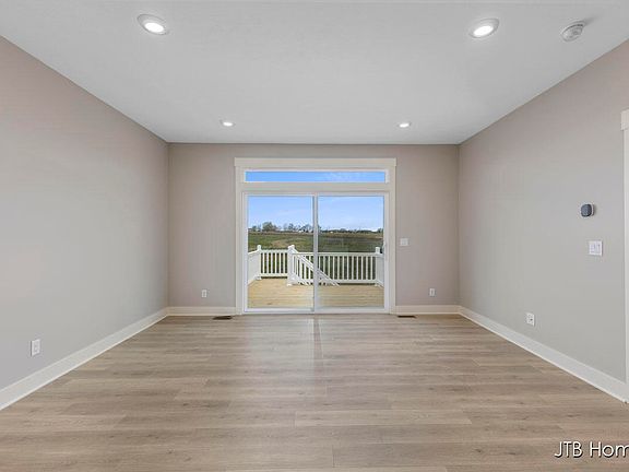 4th image of 3751 Leenheer Dr #5