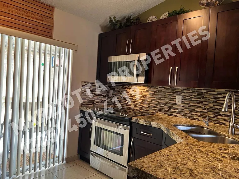 2553 W 76th St #202 — Photo 4