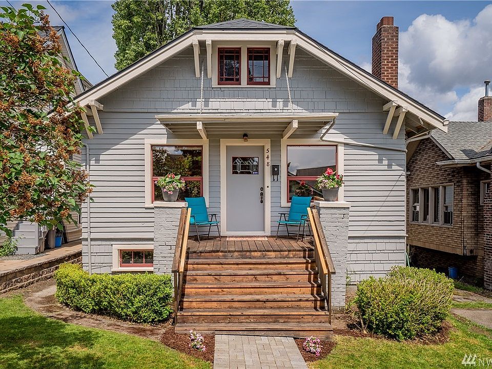 1925 Craftsman with many original finishes