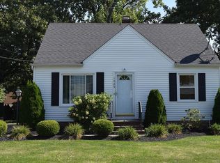 1525 Parker Dr, Mayfield Heights, OH 44124