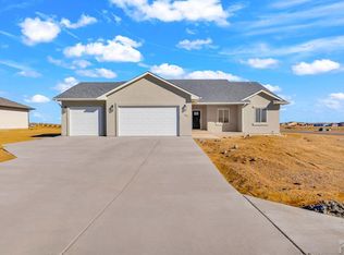 596 W Hazelcrest Dr, Pueblo, CO 81007