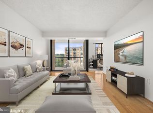 4500 S Four Mile Run Dr APT 910, Arlington, VA 22204