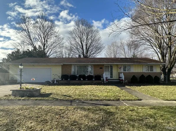 6780 Pine St, Cass City, MI 48726