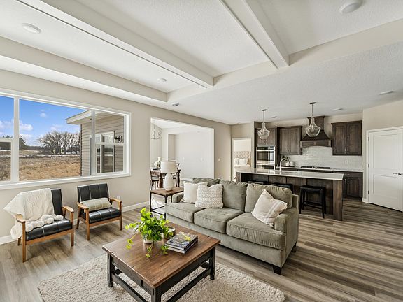 4th image of 1055 E Meadowsweet Dr