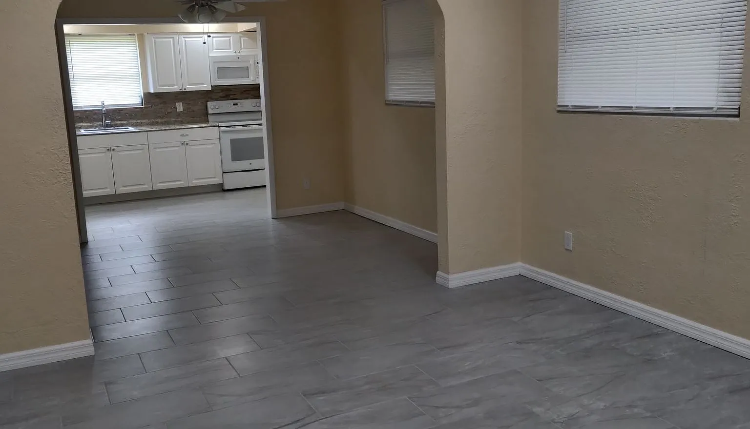 Two bedroom two bath remodeled home — Photo 3