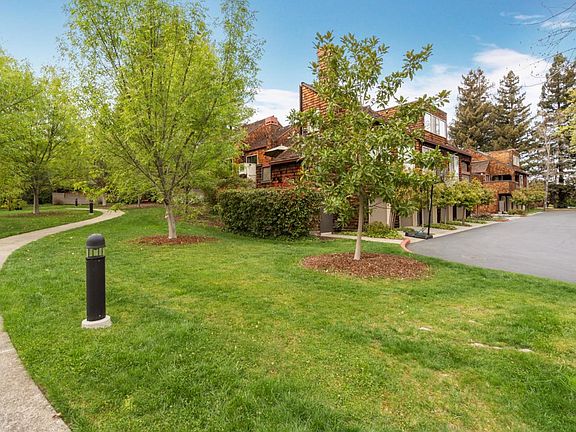 5th image of 53 Peter Coutts Cir