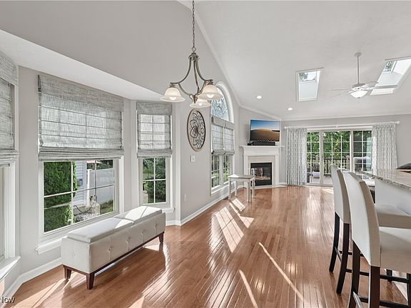 4th image of 1262 Joshua Way