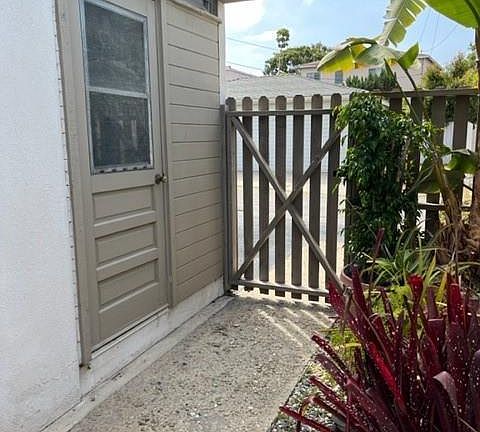5th image of 1044 Pacific St #4