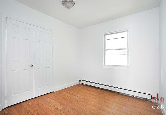 3rd image of 3 Sixteen Beach St #84