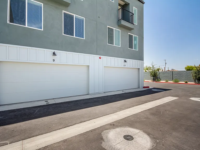 1818 W Earll Dr — Photo 47