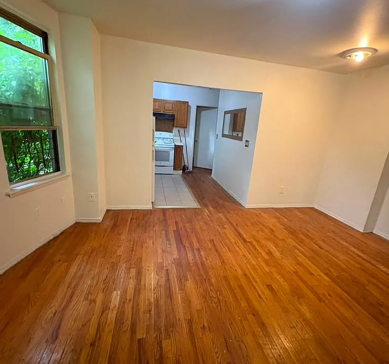 10 Mooney Pl #1NR