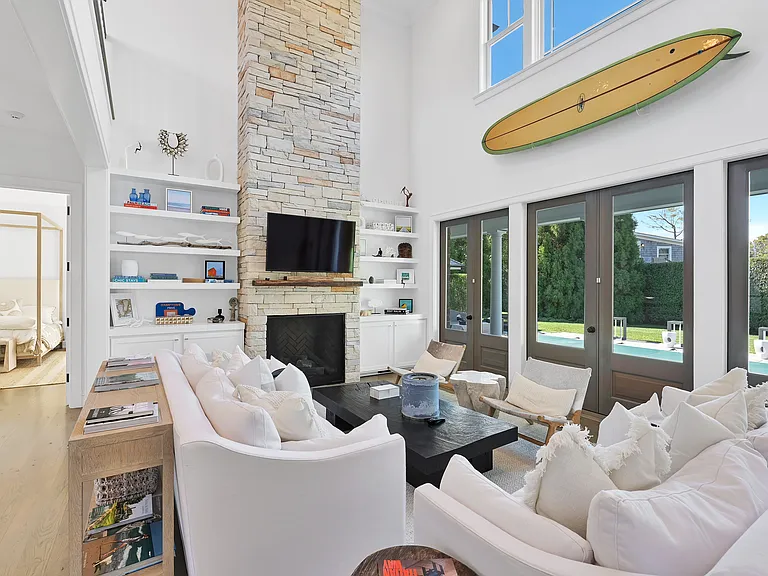 52 Quogue St #2 — Photo 4