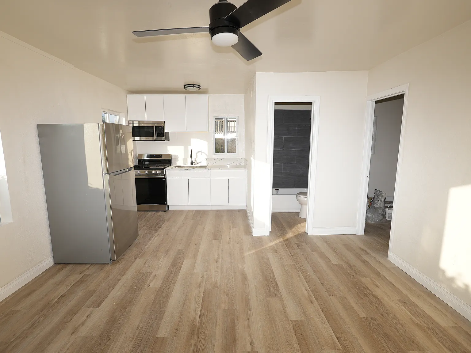 2 bed, 600 sqft, $2,850 — Photo 4