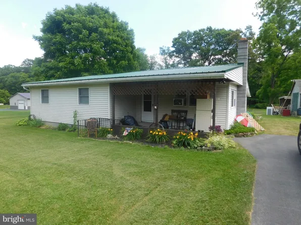 4 Chapel Dr, Lewistown, PA 17044