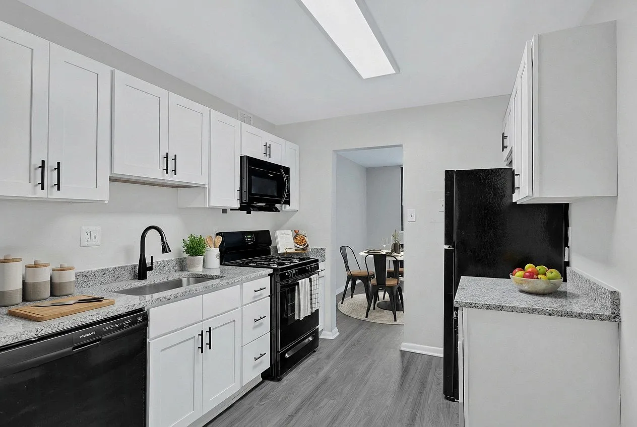 The Warwick Apartments — Photo 2