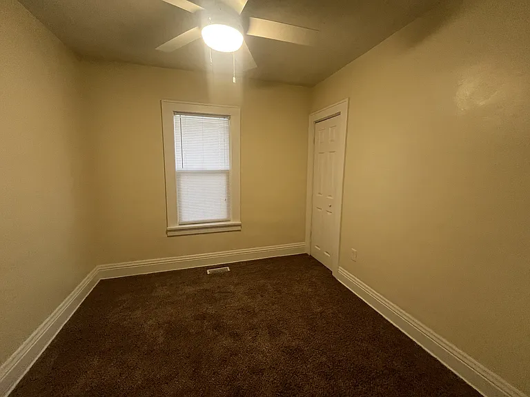 925 Windsor Ave — Photo 10