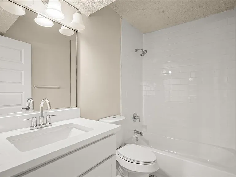 2408 Longview St #112 — Photo 14