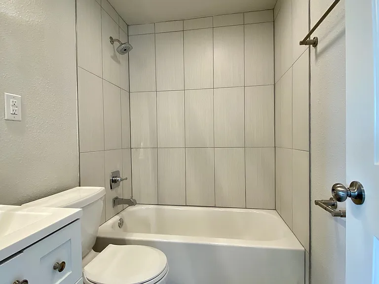 1033 Juneau St #1033 — Photo 13