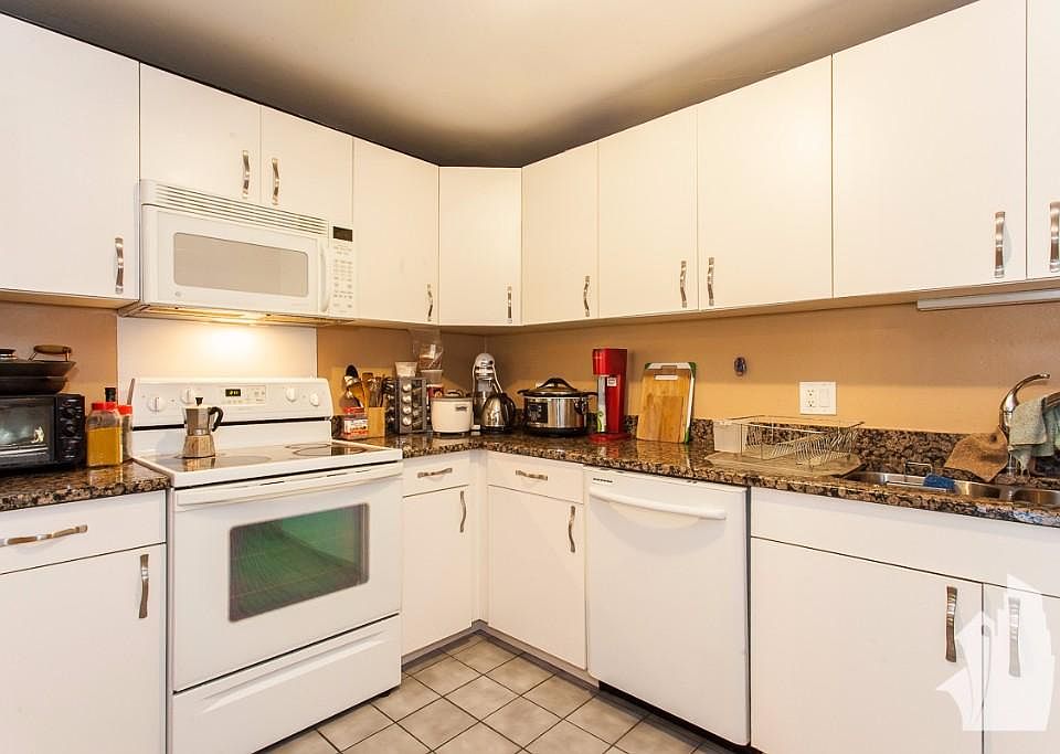 1st image of 1415 N Dearborn Pkwy #D3