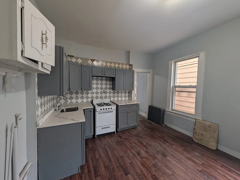 866 Main St #2 — Photo 8