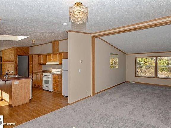 4th image of 1910 Brooks Ln