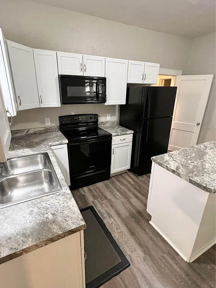 3 bed, 1100 sqft, $1,500 — Photo 1