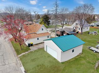 1222 S 7th St, Prairie Du Chien, WI 53821