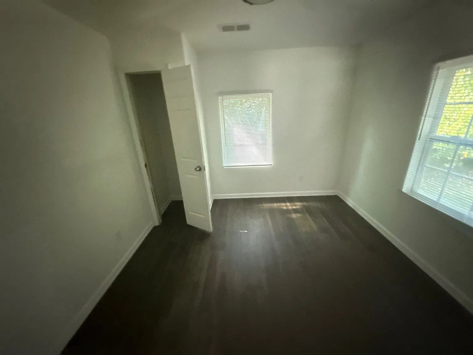 3 bed, 1000 sqft, $1,300 — Photo 3