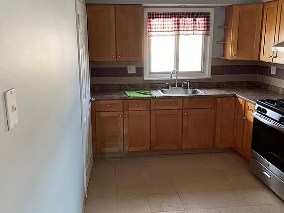 5th image of 210 Evergreen Ave #2R