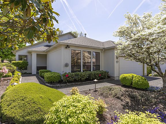 3rd image of 2513 SE Balboa Dr