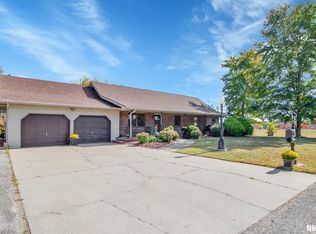 1308 Rae Ln, Carterville, IL 62918