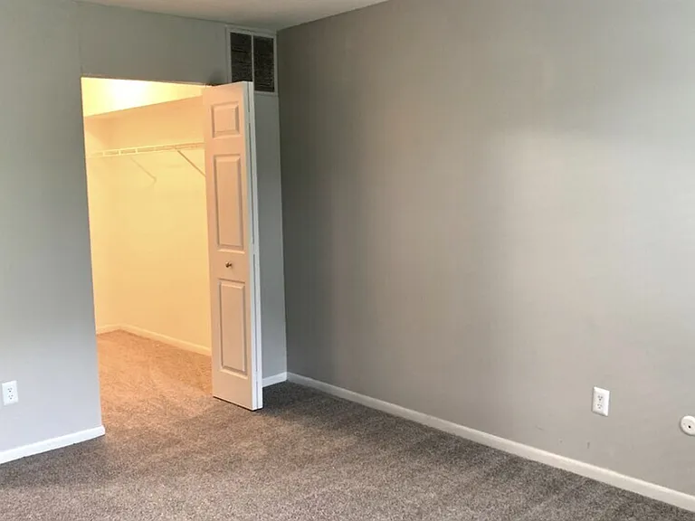 Garden Pointe Apartments — Photo 37
