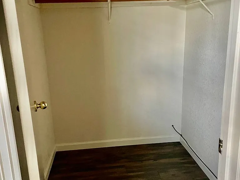 Hollister Apartment Complex — Photo 9