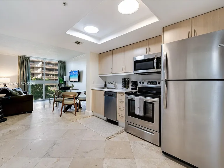 2951 S Bayshore Dr #815 — Photo 4
