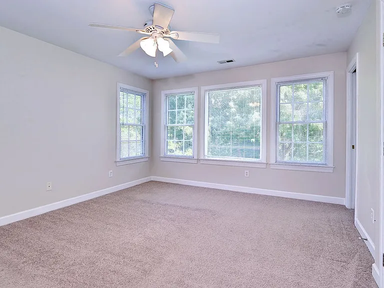 44 Dryden Dr — Photo 27