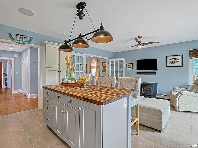 21 Anderson Ave — Photo 16