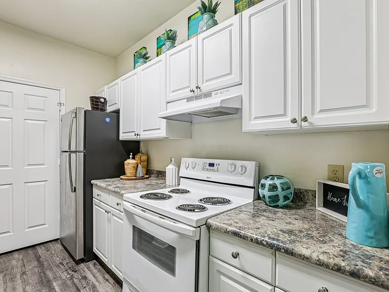 The Arbor Walk Apartments — Photo 13