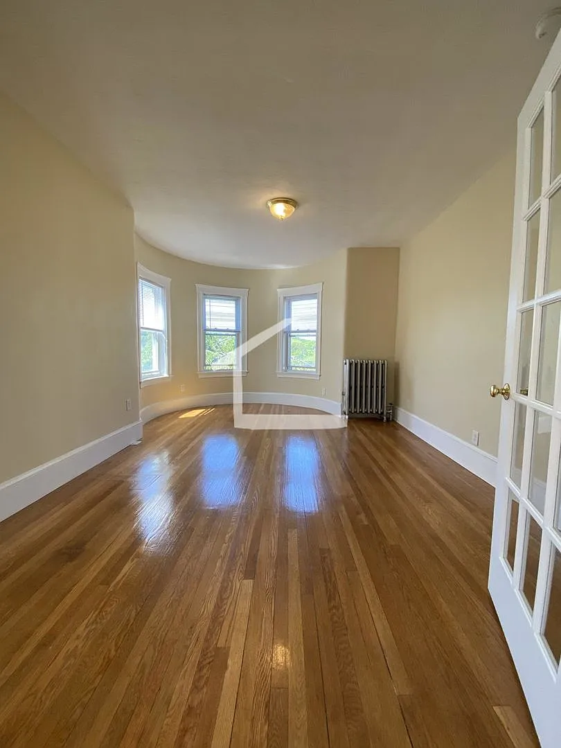 Unique Brookline Apartment. 9/1/26 — Photo 4