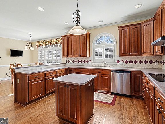 3rd image of 3201 Shaw Rd