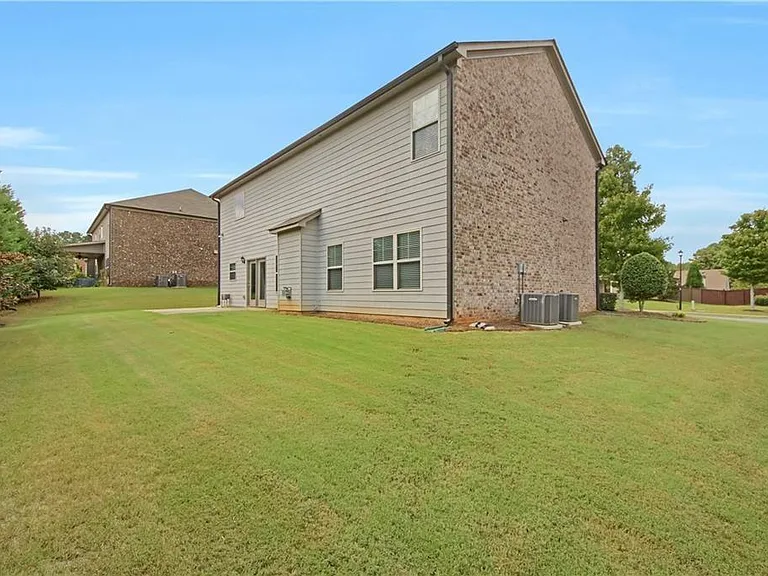 551 Wagon Hill Ln — Photo 25