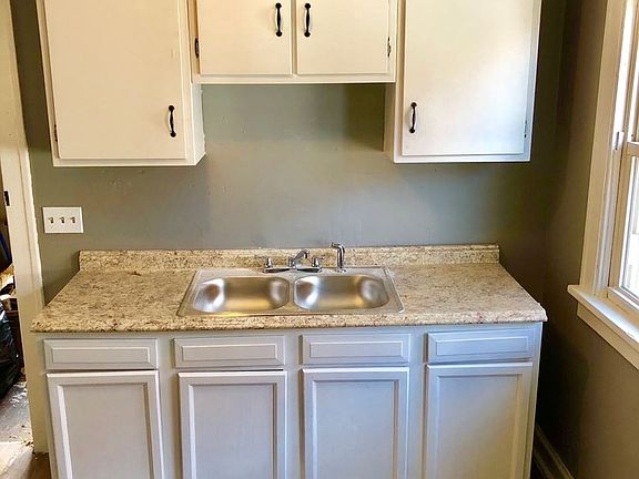 4th image of 9710 Nelson Ave 9710 Nelson Ave #2