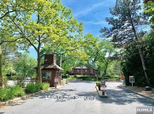 322 Sea Isle Ky #322, Secaucus, NJ 07094