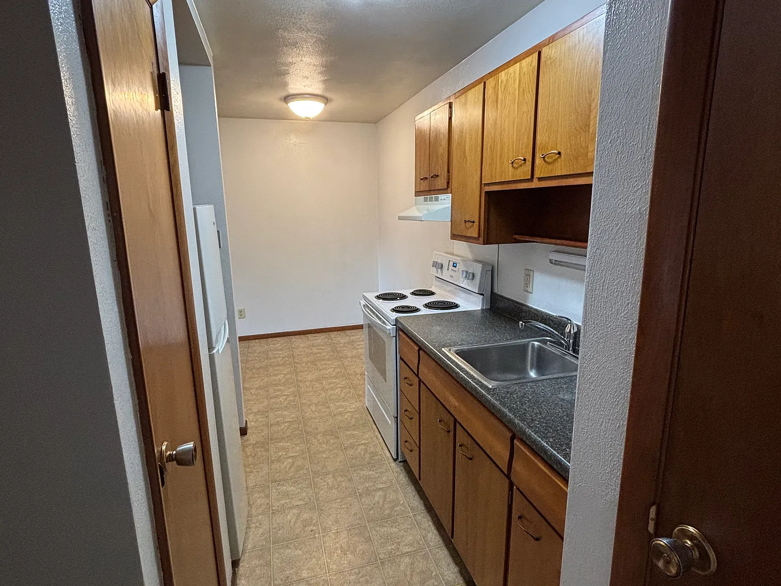 Ellis Apartments — Photo 4