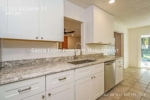 1313 Kathryn St Photo 1