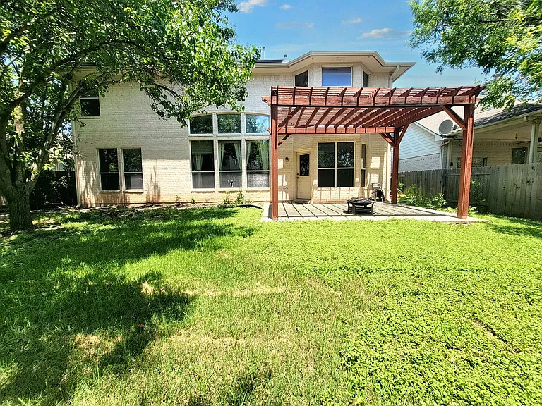 1617 Sunterro — Photo 38