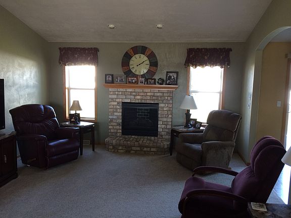 Living Rm w/ Gas fireplace